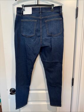 LOFT Dark Indigo Skinny Jeans - Back Pocket Detail✨